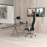Siège de direction de luxe MONZA 20 en noir à un bureau dans une pièce lumineuse de hjh OFFICE