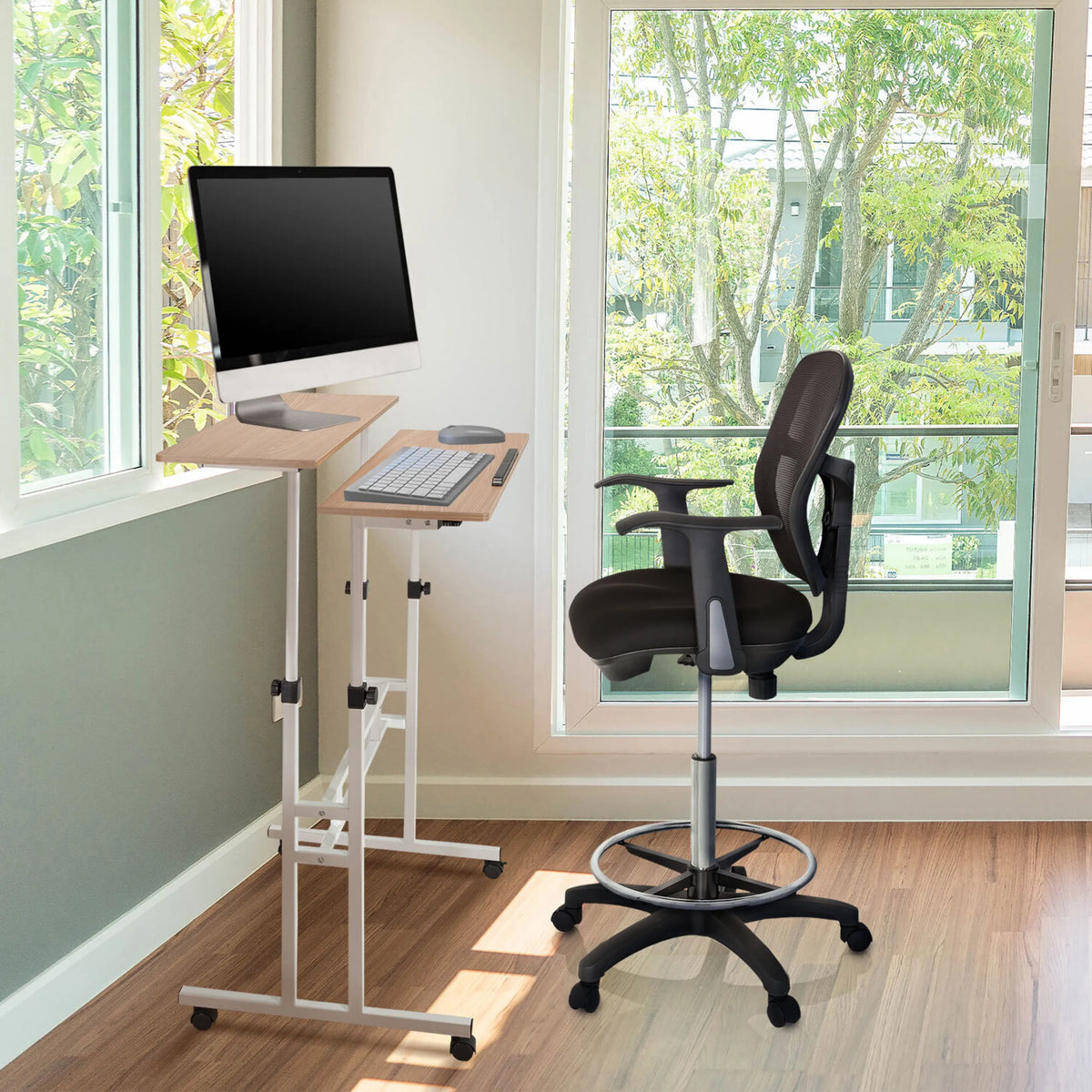 Bureau assis-debout WORKSTATION I en blanc et chêne avec deux surfaces de travail sur roulettes de hjh OFFICE