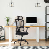 Siège de bureau à domicile ERGOMY noir avec dossier en maille et accoudoirs à un bureau de MyBuero