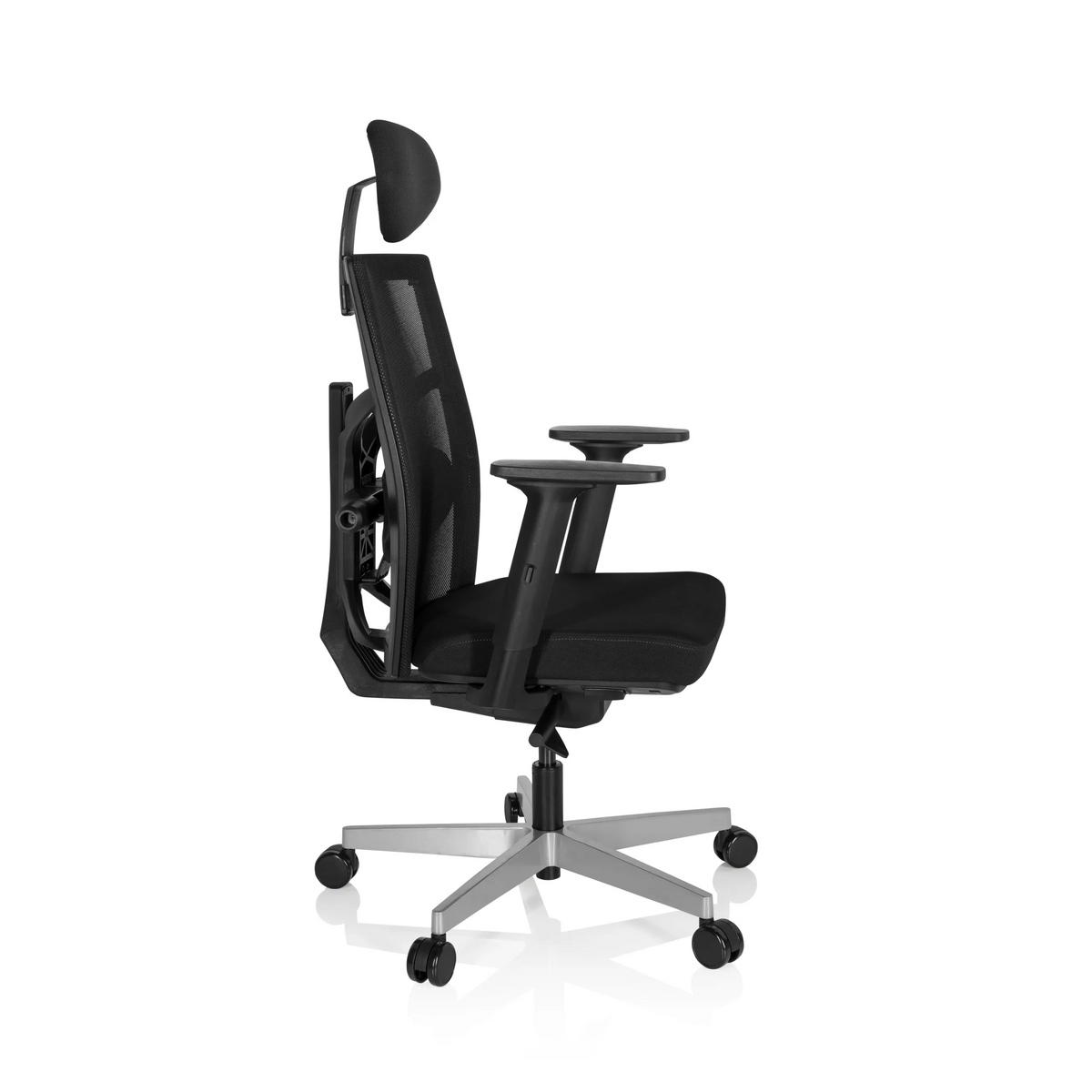 Siège de bureau de qualité professionnelle BELLAC noir, dossier maille, appui-tête et base 5 roulettes de hjh OFFICE – vue à 360° (vue de profil 80°)