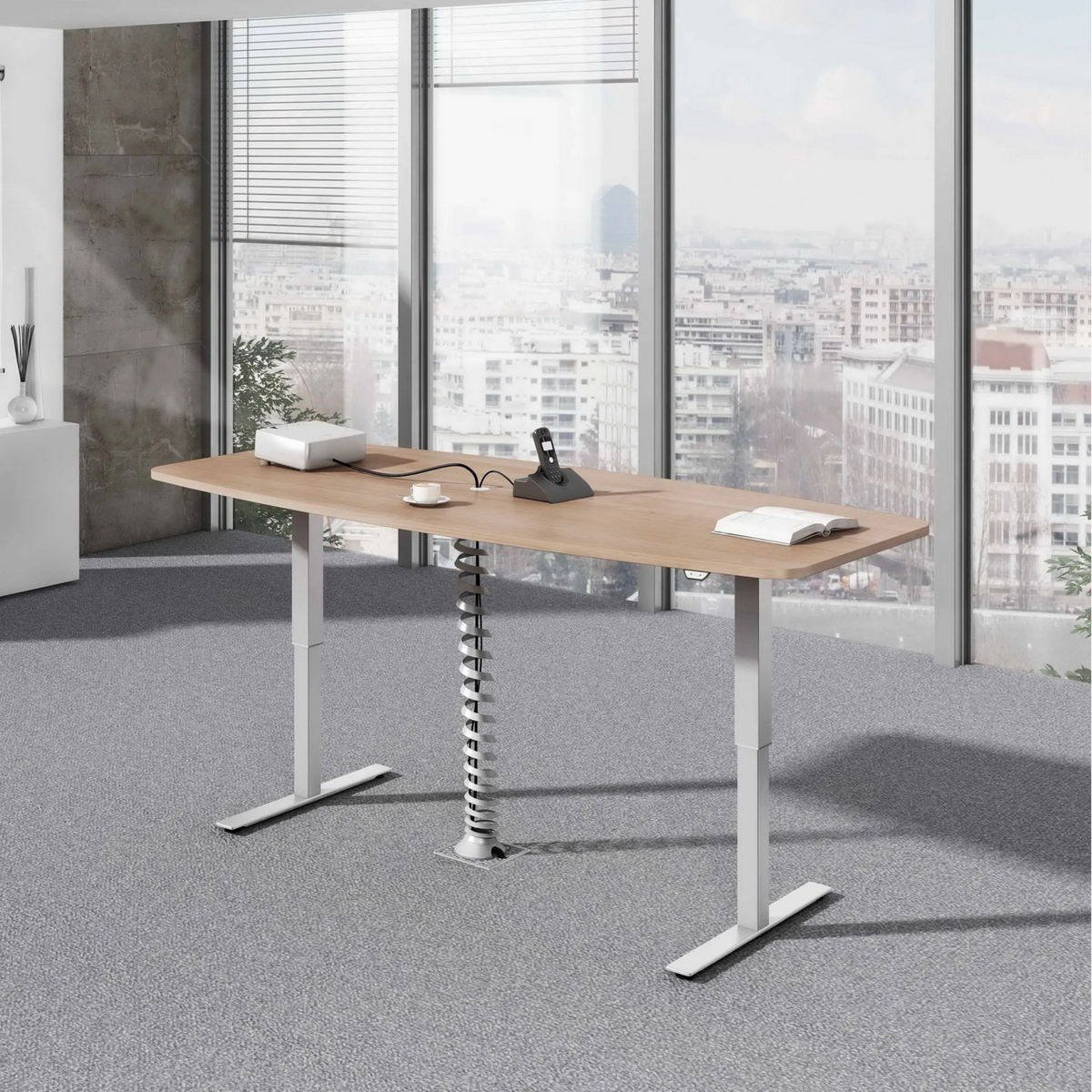 Bureau à hauteur réglable électriquement XMST 22 S en chêne noueux avec pieds blancs de hjh OFFICE PRO