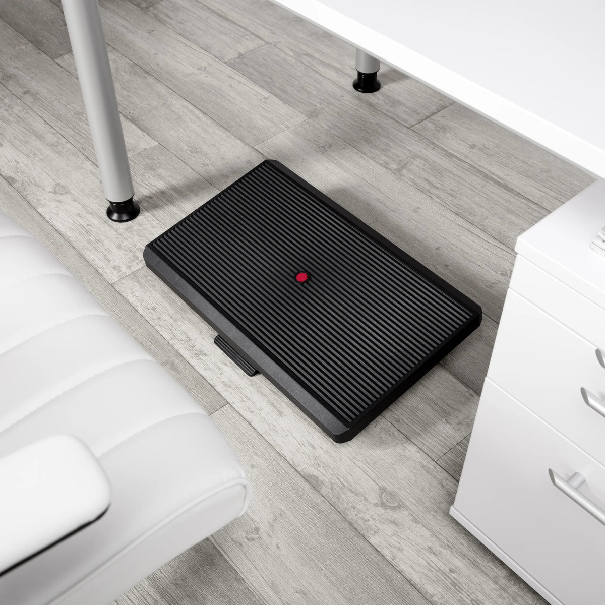 Repose-pieds PIEDINO STRIPE PRO noir avec surface striée et bouton rouge de hjh OFFICE