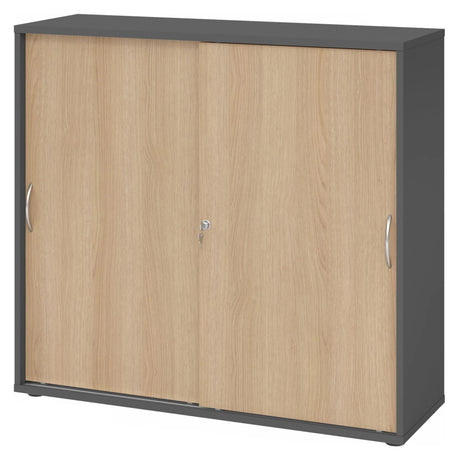 Armoire à portes coulissantes BETA S 1753S en graphite et chêne avec poignées arquées de hjh OFFICE PRO
