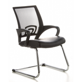 Chaises cantilever VISTO NET V noires avec dossier en maille, assise rembourrée et accoudoirs de hjh OFFICE – vue à 360° (vue de trois quarts avant 40°)