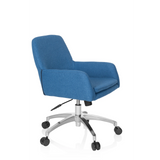 Siège de bureau à domicile SHAKE 400 bleu avec accoudoirs et base à cinq roulettes de hjh OFFICE – vue à 360° (vue de trois quarts avant 60°)