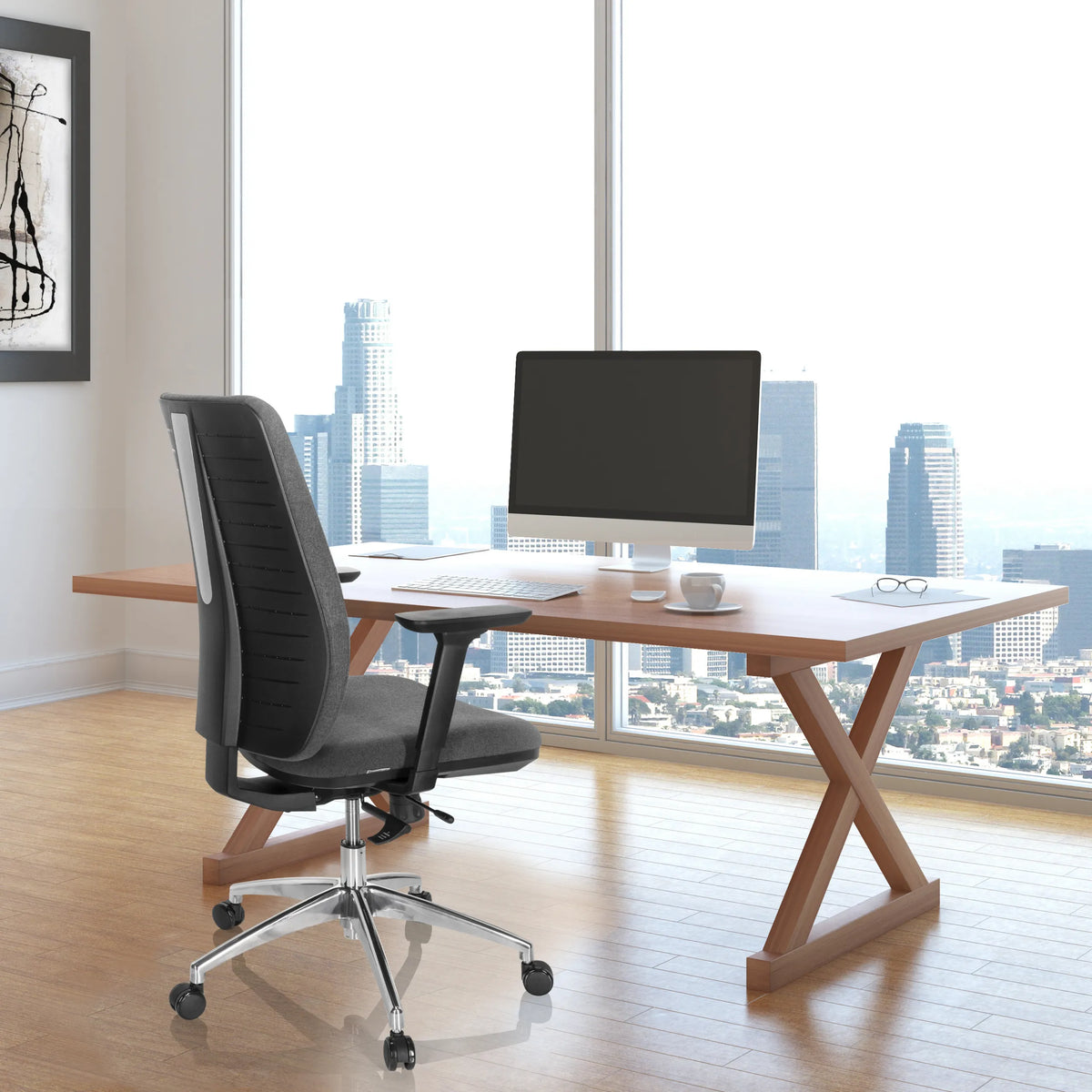 Siège de bureau de qualité professionnelle INTEGRIO I en gris foncé à un bureau devant une fenêtre avec vue sur la ville de hjh OFFICE