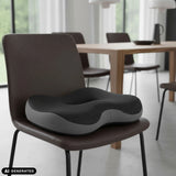 Coussin de siège MEDISIT VI noir sur une chaise marron de hjh OFFICE (image générée par IA)
