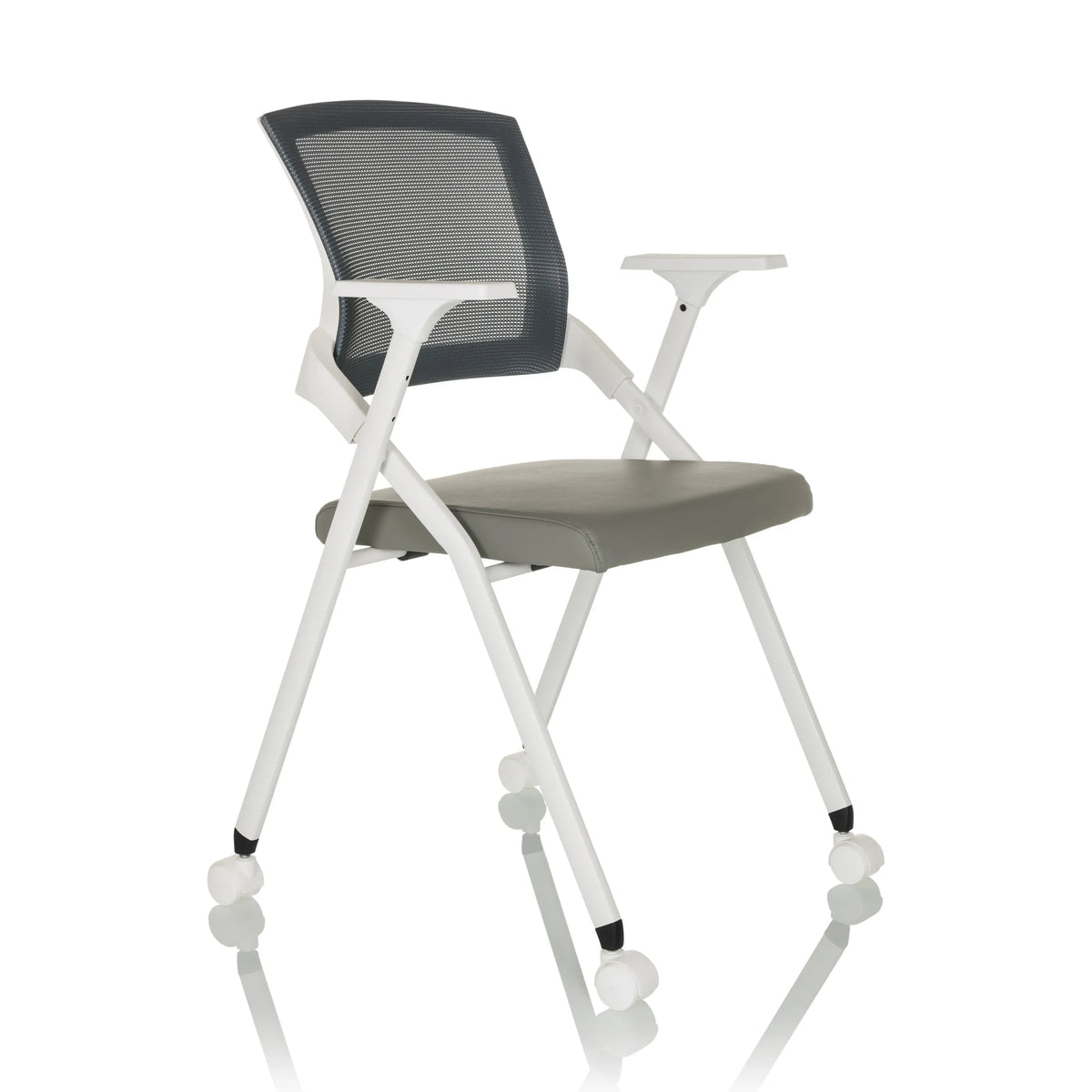 Chaise pliante PRIORITY II W PU grise avec dossier en maille, accoudoirs et roulettes de hjh OFFICE – vue à 360° (vue de trois quarts avant 45°)