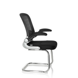 Chaises cantilever FLYER PRO V noires avec dossier en maille, accoudoirs et piètement luge de hjh OFFICE – vue à 360° (vue de profil 80°)
