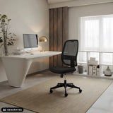 Siège de bureau professionnel Minoro B noir avec dossier en maille dans un bureau à domicile lumineux de hjh OFFICE (image générée par IA)
