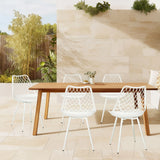 Quatre chaises d'extérieur blanches BEGIO S avec dossier en grille à une table en bois de hjh LIVING