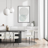 Chaise rembourrée blanche TEDIO avec pieds en métal noirs dans un intérieur moderne de hjh OFFICE