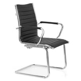 Chaises cantilever VEMONA V noires avec surpiqûres transversales et accoudoirs en chrome de hjh OFFICE – vue à 360° (vue de trois quarts avant 60°)