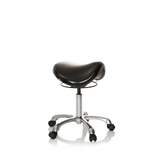 Tabouret de selle ORTHO SIT noir avec repose-pieds en croix et cinq roulettes de hjh OFFICE – vue à 360° (vue de trois quarts avant 60°)