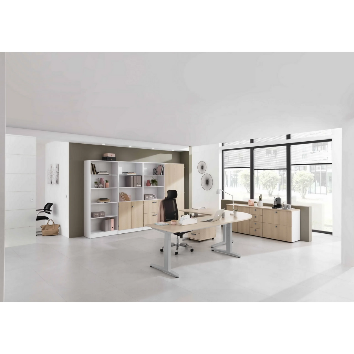 Höhenverstellbarer Schreibtisch XTRA XB 19 SS in Asteiche mit Maßen 180 x 80 cm von hjh OFFICE PRO