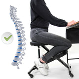 Tabouret à genoux ORTHONI en noir avec une représentation schématique de la colonne vertébrale de hjh OFFICE