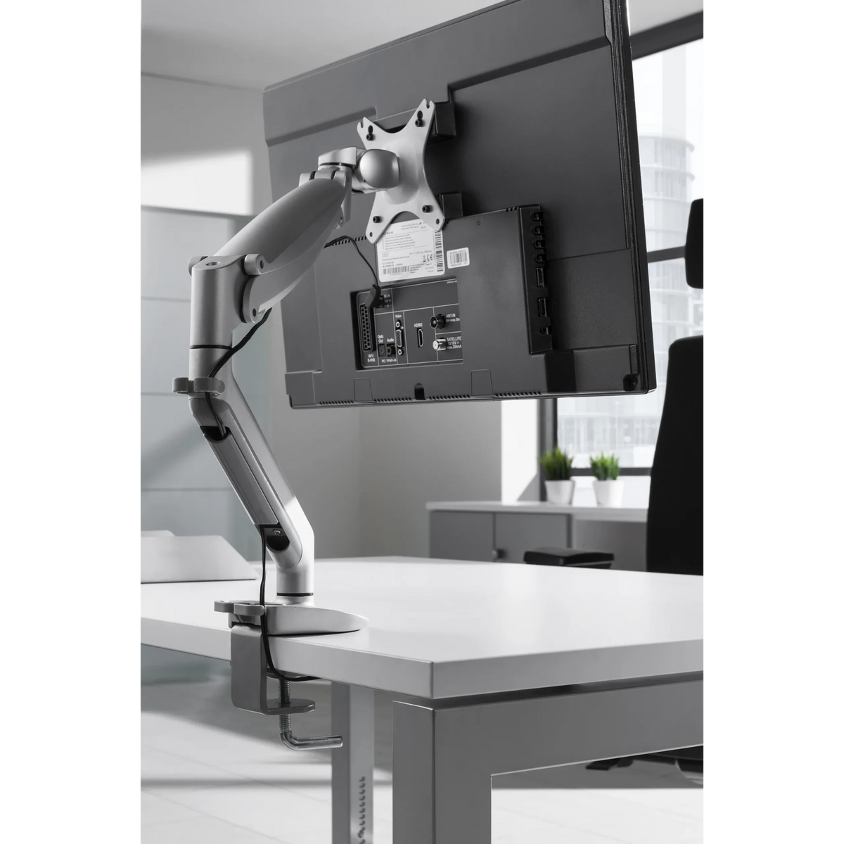 Bras d'écran flexible argenté CPSA avec fixation de bureau pour un moniteur de hjh OFFICE PRO