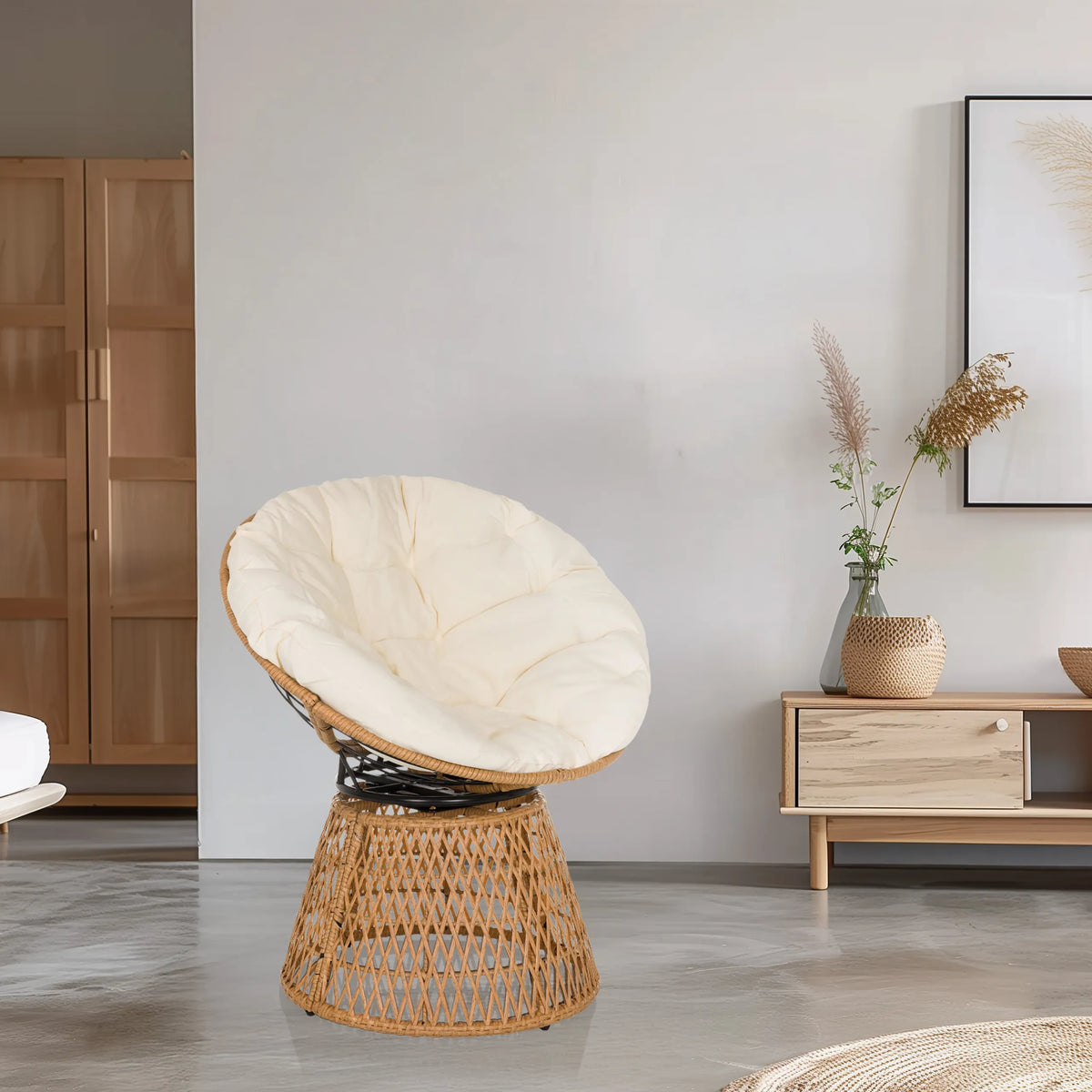 Chaise d'extérieur WEAVORA en beige avec structure tressée et coussin d'assise rond et moelleux de hjh LIVING