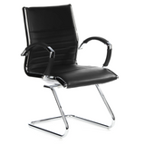 Chaises cantilever PARMA V noires avec traverses et accoudoirs de hjh OFFICE – vue à 360° (vue de trois quarts avant 40°)