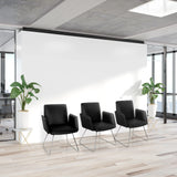 Trois chaises rembourrées noires DESIGNIA V avec des pieds métalliques fins dans un environnement de bureau lumineux de hjh OFFICE