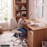 Chaise pivotante pour enfants Lumikid beige à un bureau de hjh OFFICE (image générée par IA)