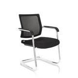 Chaises cantilever LEVIA V noires avec dossier en maille, accoudoirs et piètement luge de hjh OFFICE – vue à 360° (vue de trois quarts avant 40°)