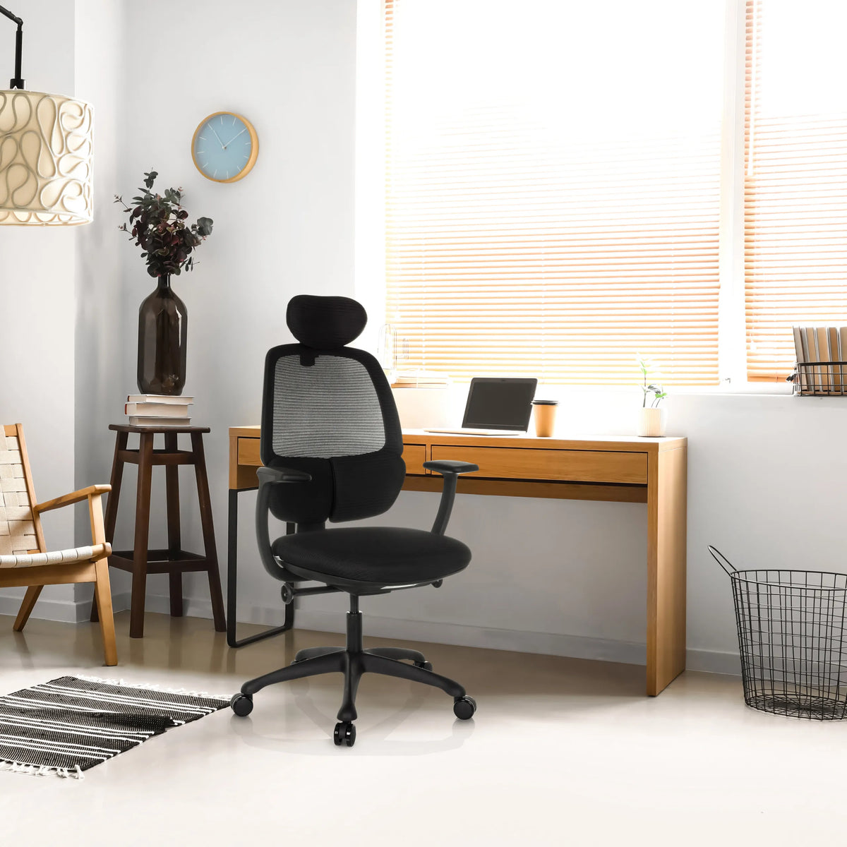 Siège de bureau de qualité professionnelle RI-COVER noir avec dossier en maille et appui-tête de hjh OFFICE