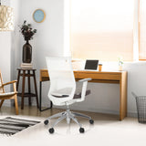 Siège de bureau de qualité professionnelle ASPEN WHITE en gris et blanc avec dossier en maille et accoudoirs à un bureau de hjh OFFICE