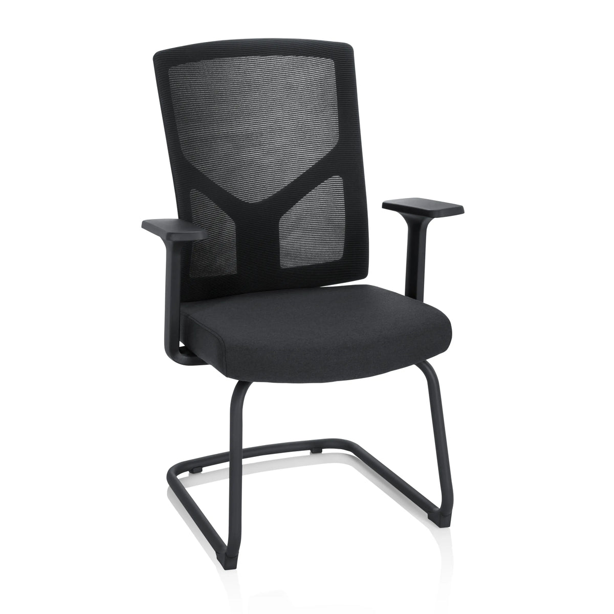 Chaises cantilever BRETON V B noires avec dossier en maille et accoudoirs de hjh OFFICE – vue à 360° (vue de face 20°)