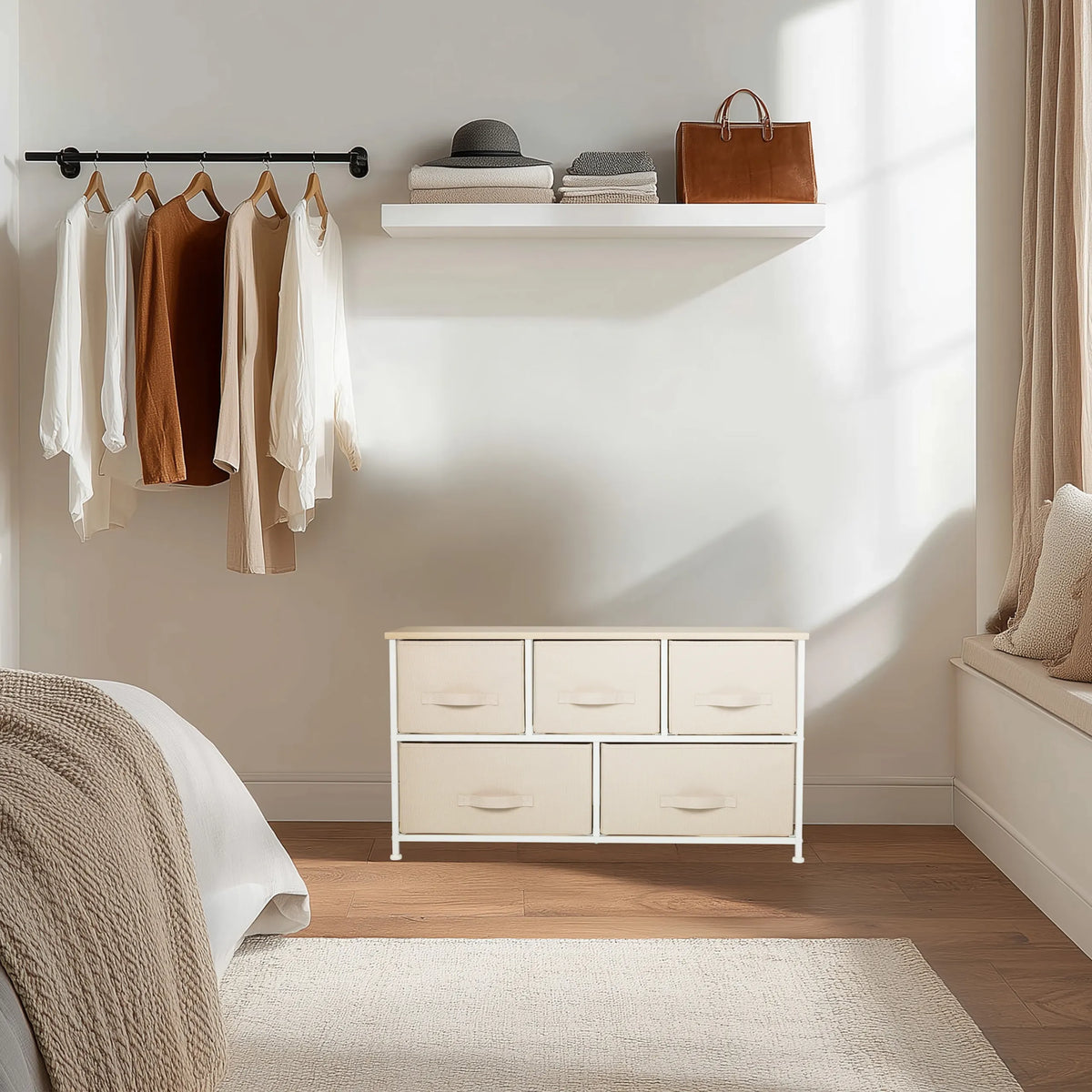 Commode beige FOLDAR avec cinq tiroirs et poignées simples de hjh LIVING