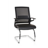 Chaises cantilever INVENTOR V PRO noires avec dossier en maille, accoudoirs et piètement luge de hjh OFFICE – vue à 360° (vue de face 20°)