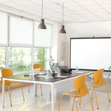 Chaise à quatre pieds T36 VI jaune avec des pieds fins dans une salle de conférence lumineuse de hjh OFFICE