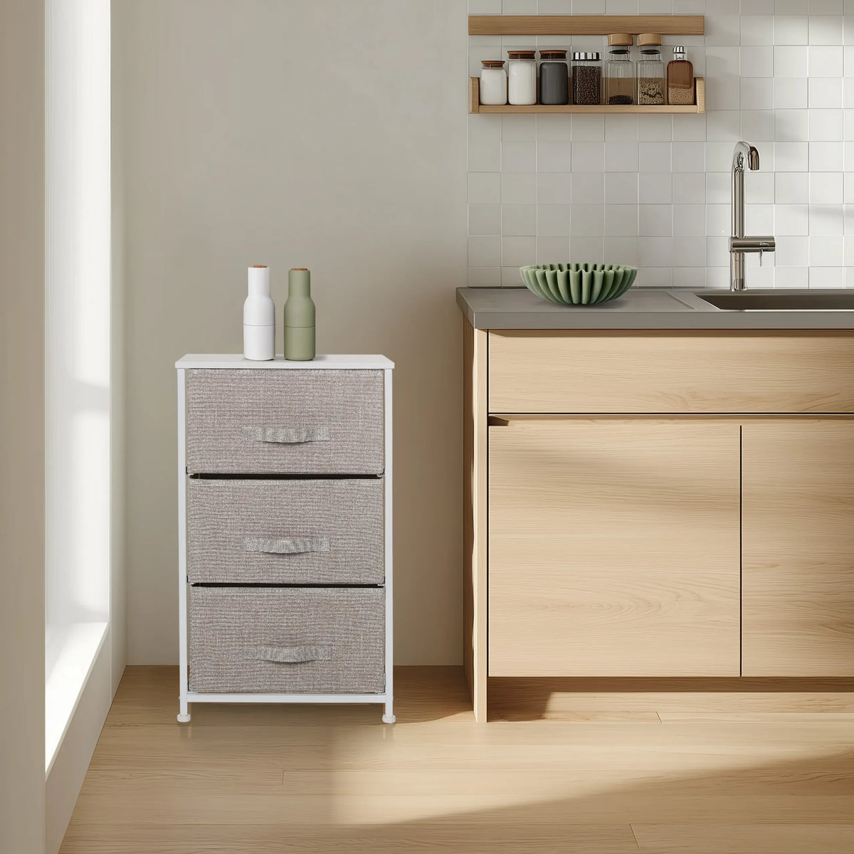 Commode FOLDRESS M avec trois tiroirs en tissu gris et structure blanche de hjh LIVING