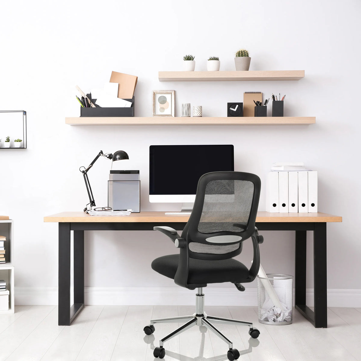 Siège de bureau à domicile MIKO B ECO noir avec dossier en maille et accoudoirs de hjh OFFICE