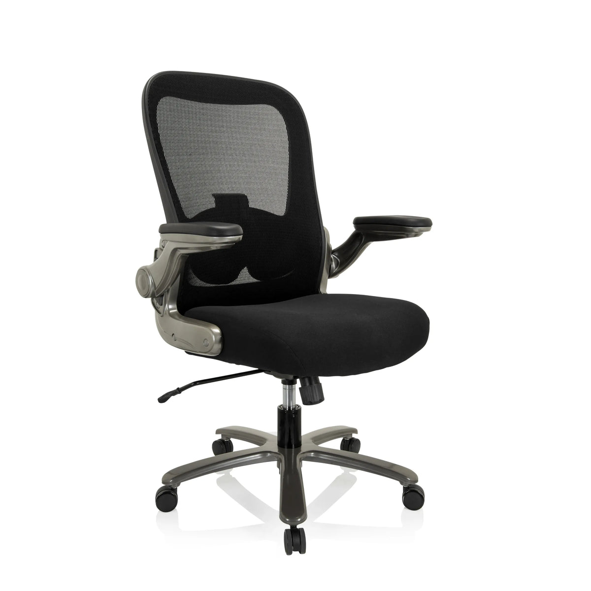 Siège pivotant XXL INSTRUCTOR T I noir avec dossier en maille, accoudoirs et base à cinq roulettes de hjh OFFICE – vue à 360° (vue de trois quarts avant 40°)