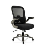 Siège pivotant XXL INSTRUCTOR T I noir avec dossier en maille, accoudoirs et base à cinq roulettes de hjh OFFICE – vue à 360° (vue de trois quarts avant 40°)