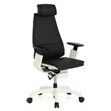 Siège de bureau haut de gamme GENIDIA PRO WHITE noir en cuir avec piètement blanc et cinq roulettes de hjh OFFICE – vue à 360° (vue de trois quarts avant 40°)