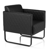 Fauteuil rembourré noir ARUBA BLACK avec surpiqûres en losange et piètement luge de hjh OFFICE – vue à 360° (vue de trois quarts avant 60°)