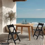 Deux chaises d'extérieur TRAVANO 1 noires à une table en bois sur une terrasse de hjh LIVING (image générée par IA)