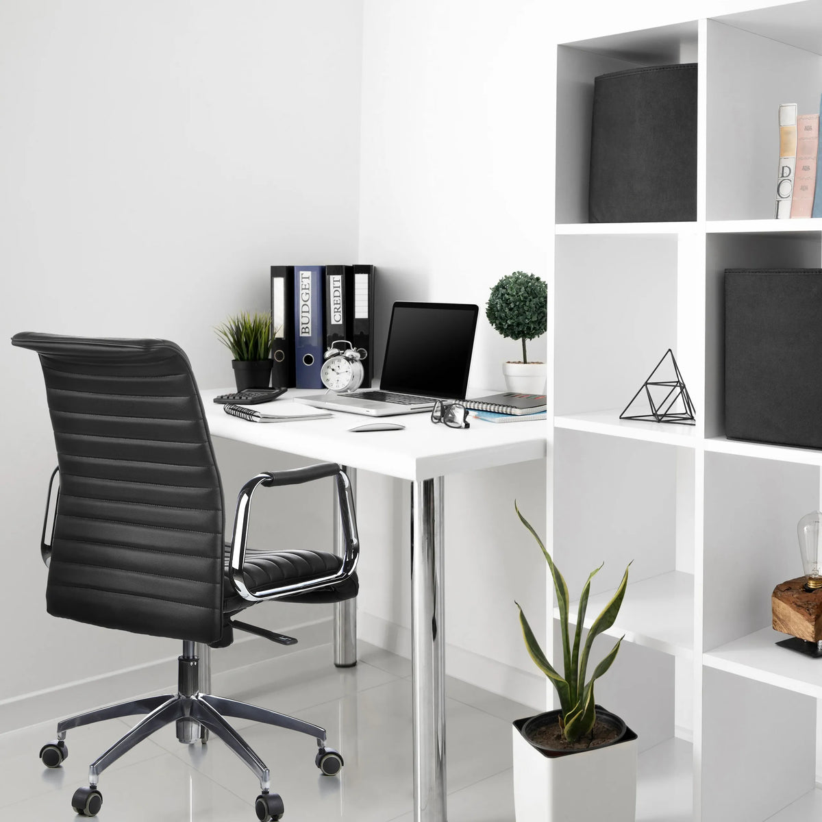 Siège de direction de qualité professionnelle ASPERA 10 en noir avec surpiqûres transversales et accoudoirs chromés de hjh OFFICE