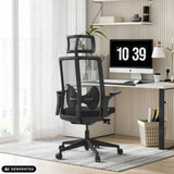 Siège de bureau de qualité professionnelle ARCEO B noir avec dossier en maille et appuie-tête à un bureau en télétravail de hjh OFFICE