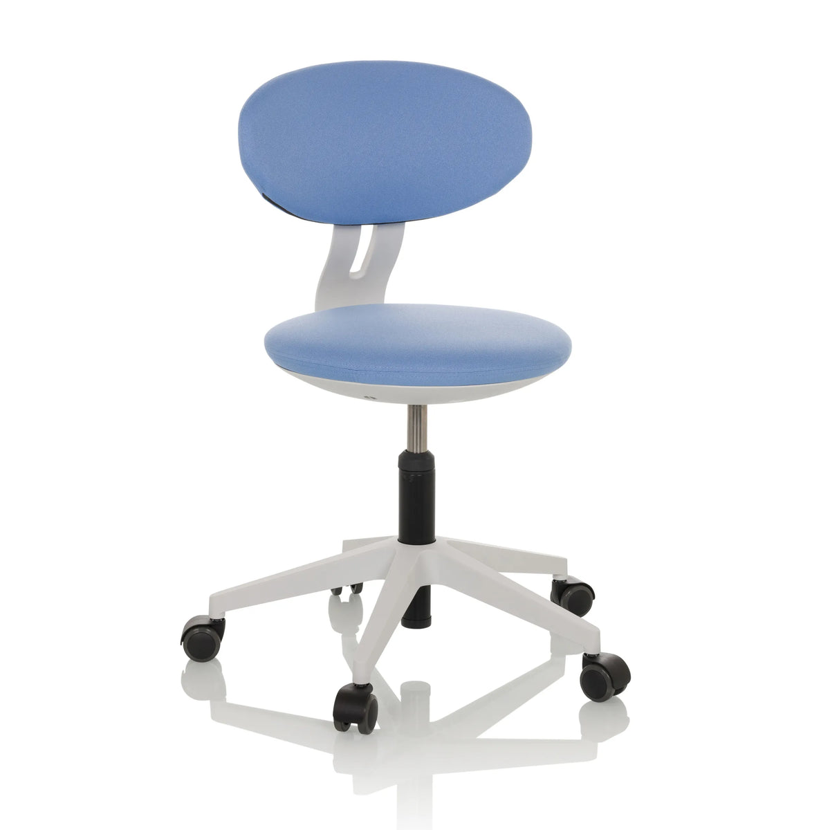 Chaise pivotante pour des enfants MINIMOVO bleue avec pied blanc et cinq roulettes de hjh OFFICE – vue à 360° (vue de face 15°)