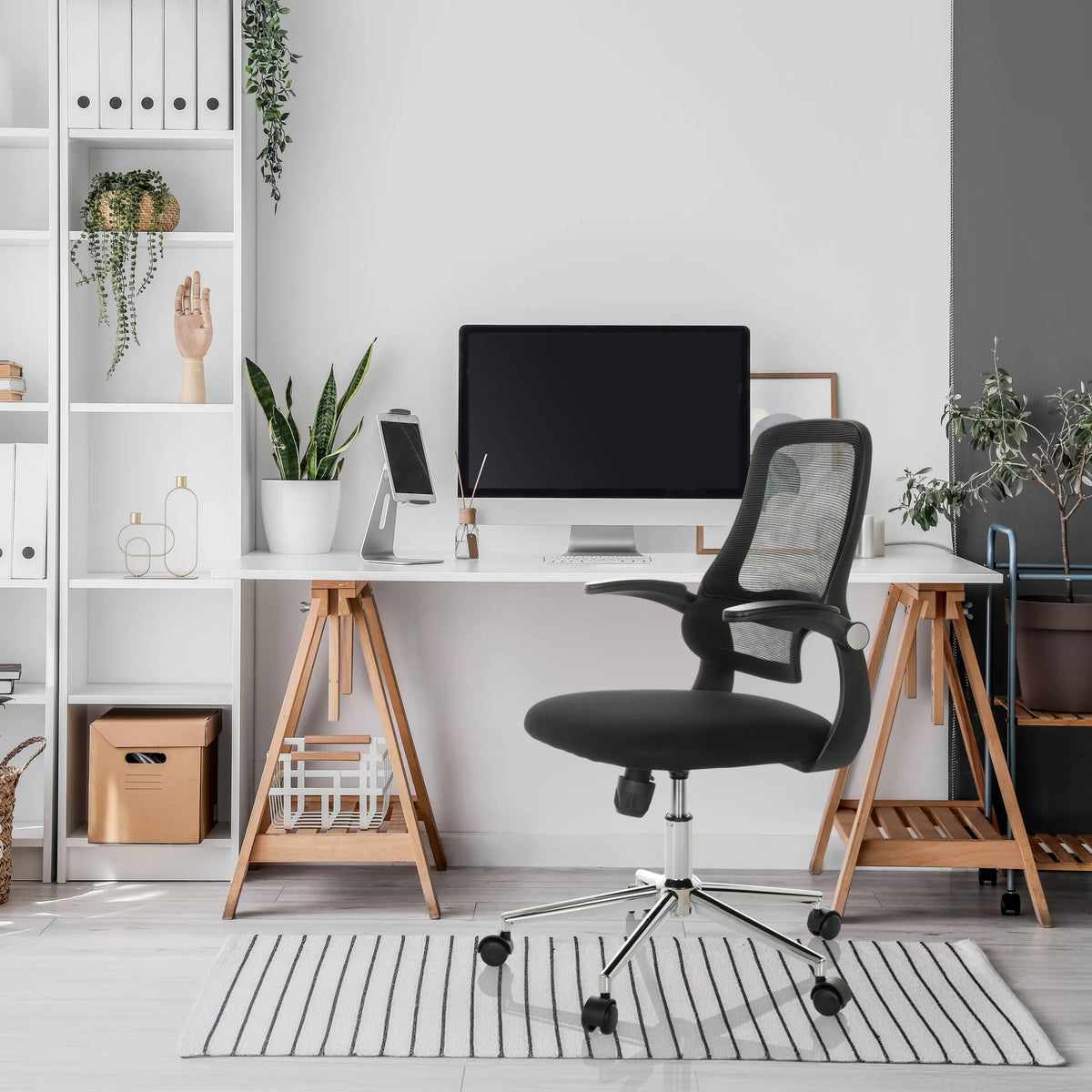 Siège de bureau à domicile MIKO B ECO noir avec dossier en maille et accoudoirs de hjh OFFICE