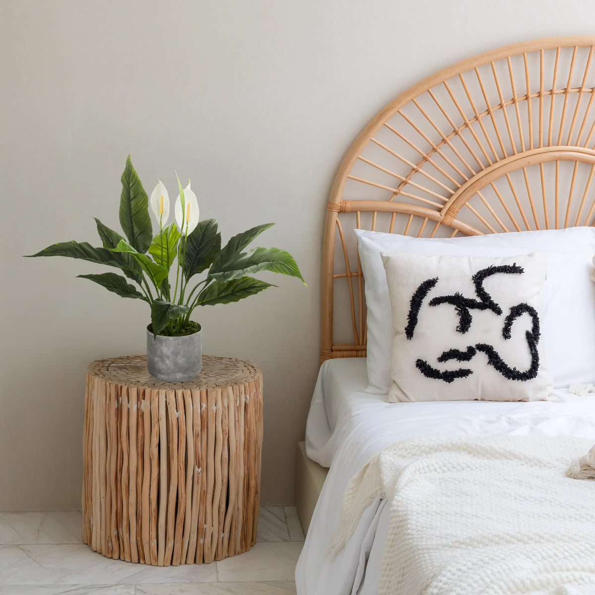 Plante artificielle Spathiphyllum 1 dans un pot gris sur une table d'appoint ronde en bois de hjh OFFICE
