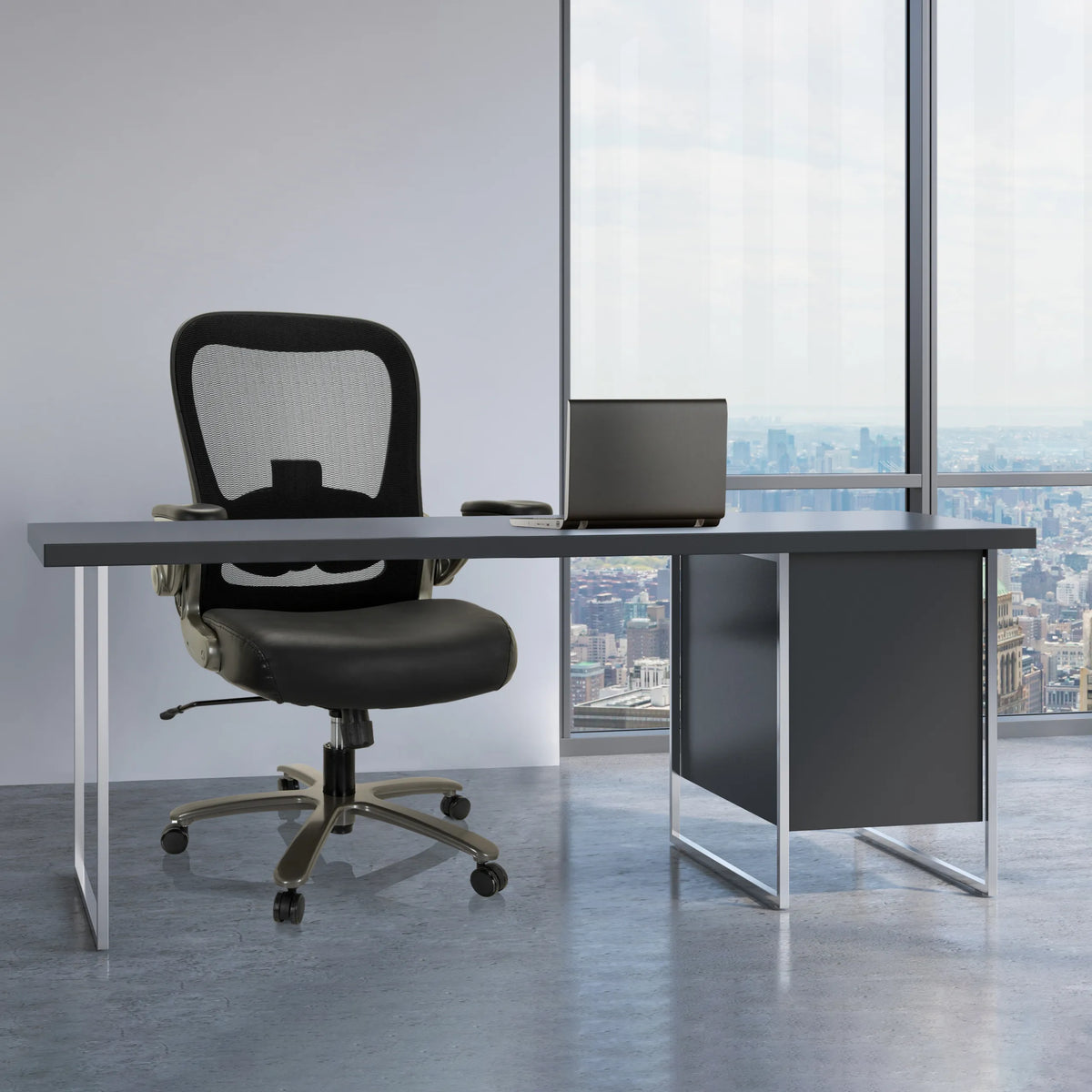 Siège pivotant XXL INSTRUCTOR T I en cuir et maille noir à un bureau de hjh OFFICE