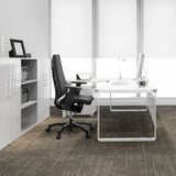 Siège de bureau haut de gamme GENIDIA BLACK noir en cuir avec appui-tête et accoudoirs de hjh OFFICE