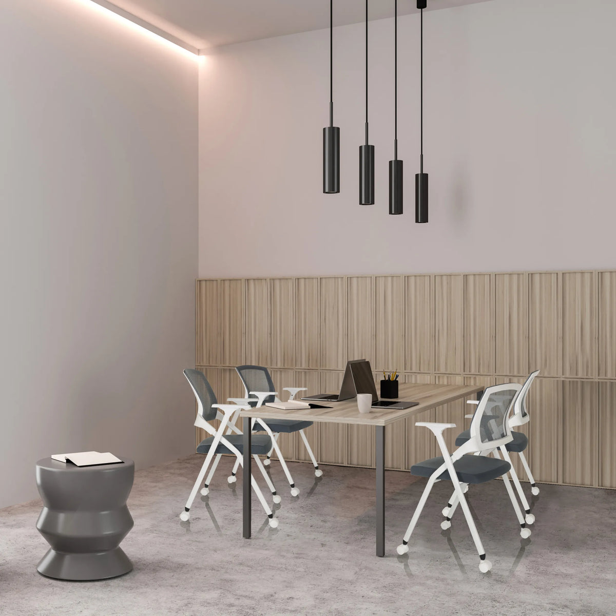 Chaises pliantes PRIORITY II W grises avec structures blanches à une table de réunion claire de hjh OFFICE