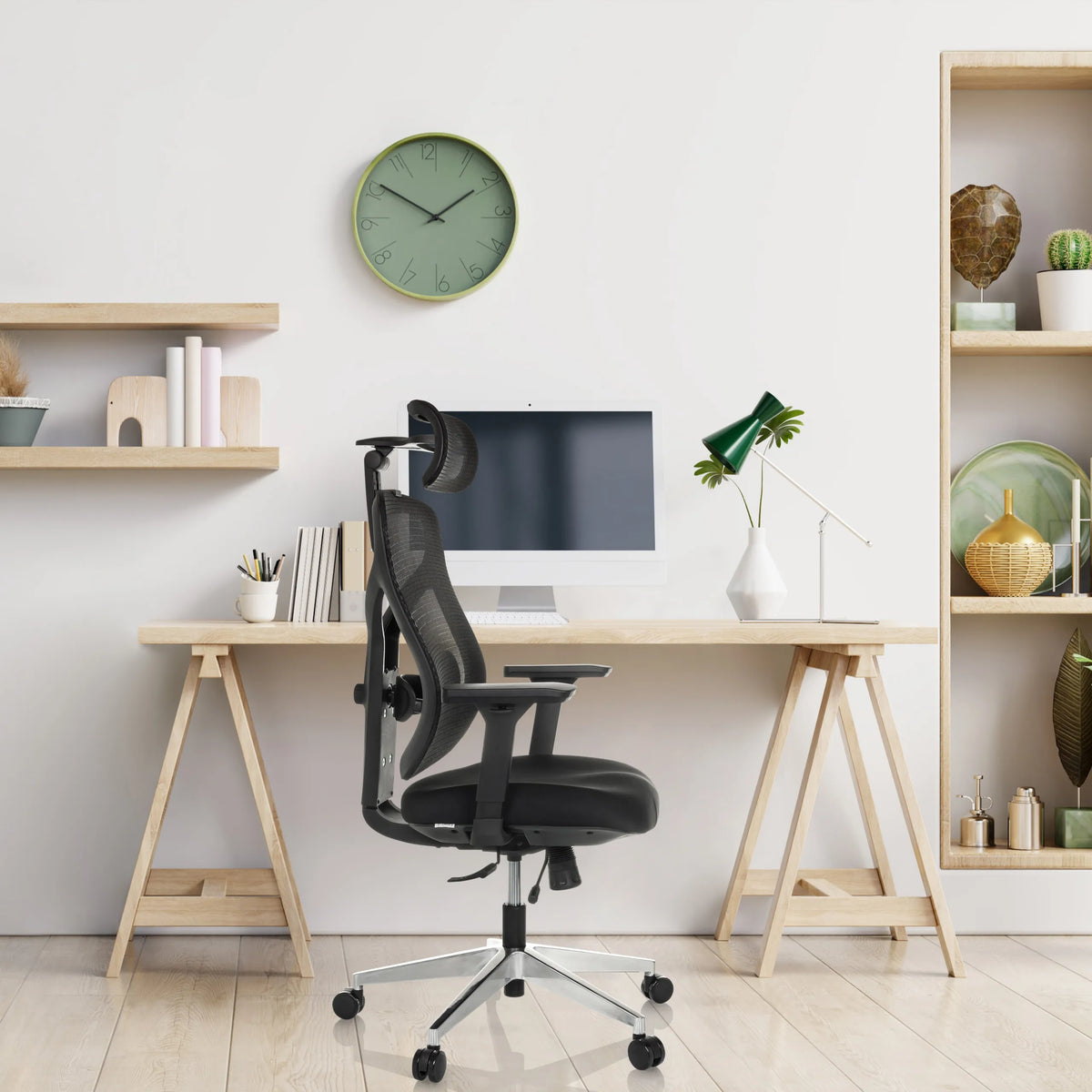 Siège de bureau haut de gamme CASSILIS B noir avec dossier en maille et appui-tête de hjh OFFICE