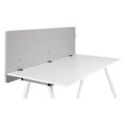 Cloison de table FLEXMIUT D 180 aspect gris clair chiné sur un bureau blanc de hjh OFFICE