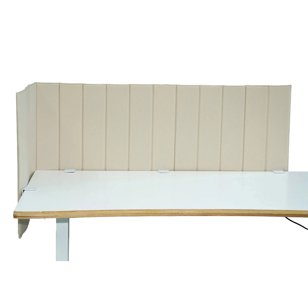 Cloison de table beige FLEXMIUT ROLL avec surpiqûres verticales sur un bureau blanc de hjh OFFICE
